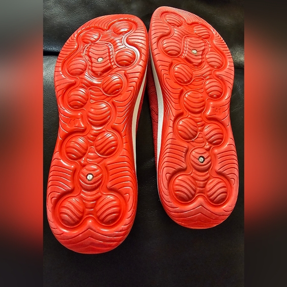 Red Casual Slip-on Sneaker Lightweight Walking shoes Nonskid Sole Size 9.5 NWOT - Picture 2 of 8